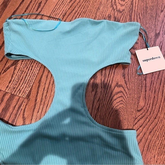 Superdown NWT Darcey Cut Out Bodysuit - Picture 4 of 5